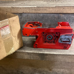 Jonsered 625 Chainsaw Crankcase Assembly 501 68 52-67 NOS (upstairs)