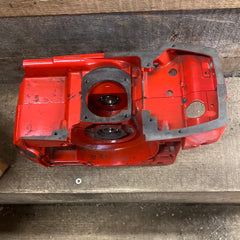 Jonsered 625 Chainsaw Crankcase Assembly 501 68 52-67 NOS (upstairs)