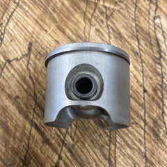Husqvarna 61 Chainsaw 48mm closed skirt piston kit 501 53 66-03 NEW OEM (upstairs)