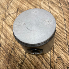 Husqvarna 61 Chainsaw 48mm closed skirt piston kit 501 53 66-03 NEW OEM (upstairs)