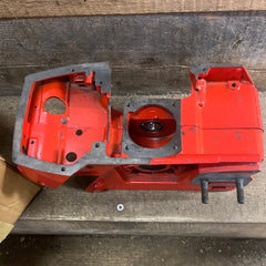 Jonsered 625 Chainsaw Crankcase Assembly 501 68 52-67 NOS (upstairs)