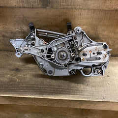 Husqvarna 562 crank case with crank shaft