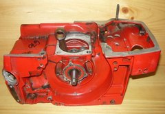 jonsered 670 chainsaw crankcrase, crankshaft with key, rod #2
