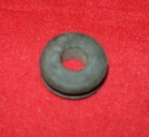 pioneer p51, p61, p42, 1073 + chainsaw choke grommet pn 429650 new (bin 115)