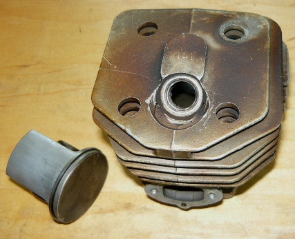 Husqvarna 154xp 254xp Assemblaggio Pistone e Cilindro 45mm Nuovo. 503 50 Husqvarna 154xp 254xp Assemblaggio Pistone e Cilindro 45mm Nuovo. 503 50