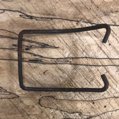 McCulloch Mac 110 120 130 EB 2.0 chainsaw Oil Pump Mounting Bail NEW (Bin 11) 83896