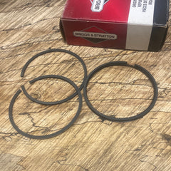 BRIGGS AND STRATTON ENGINE PISTON RING SET NEW PN 493261 (B&S bin 6)