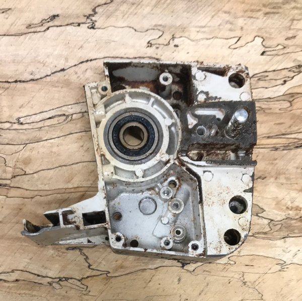 Stihl 020 AV chainsaw crankcase half PN 1114 020 2900