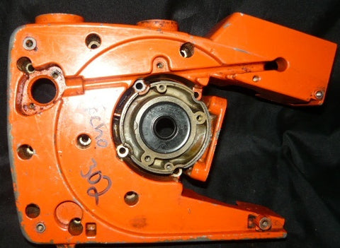 echo cs-302 chainsaw crankcase half #1 (Left side)