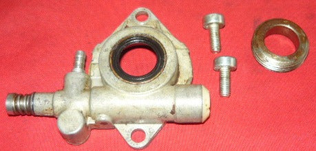 dolmar 116si, 120si chainsaw oil pump and gear assembly
