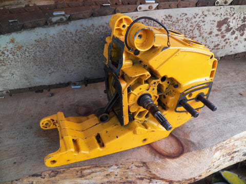 Poulan Pro 655 Chainsaw crankcase assembly