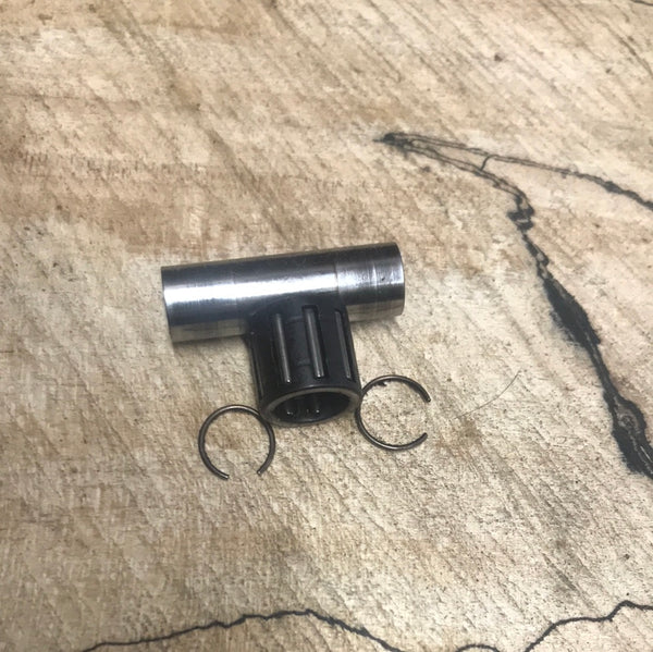 Stihl 028 Chainsaw wrist pin, bearing and clips