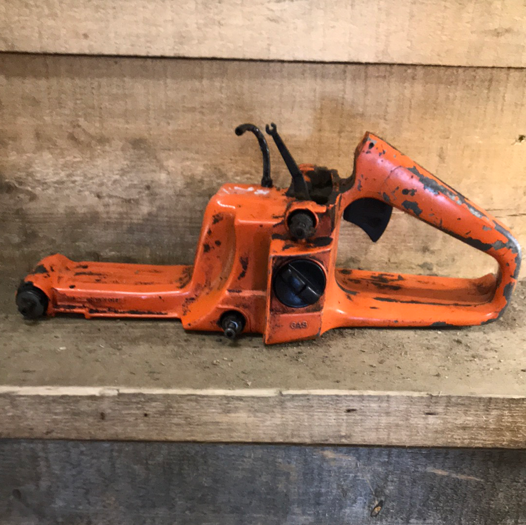 Husqvarna 162 chainsaw fuel tank rear trigger handle 2