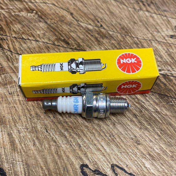 NGK chainsaw spark plug CMR6H new (E desk)