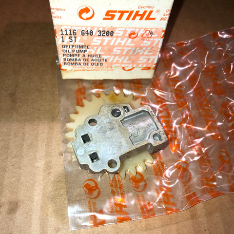 Stihl 015, 028 Chainsaw Oil Pump and Gear NEW 1116 640 3200 (PO4)
